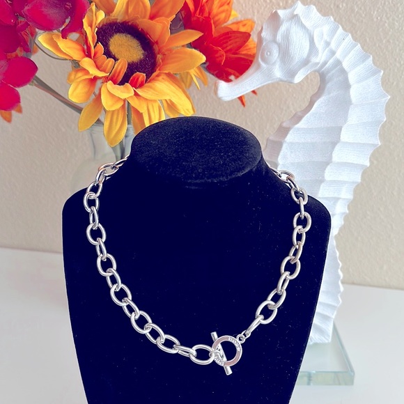 bebe Jewelry - BEBE chunky silver chain toggle necklace choker